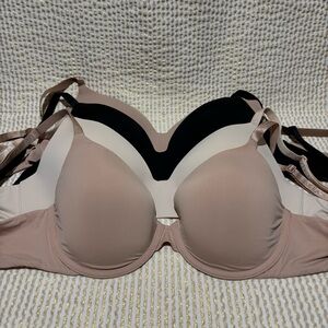 Victoria's Secret's The T-shirt Lightly Lined Wireless Bra- Lot of 4